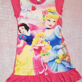 Girl's Snow White Sleepwear. Size Medium