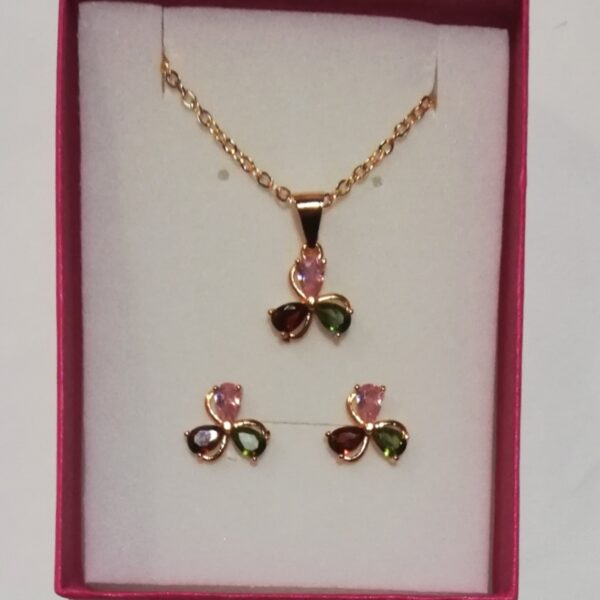Chain, Pendant & Earring Set. Gold Plated