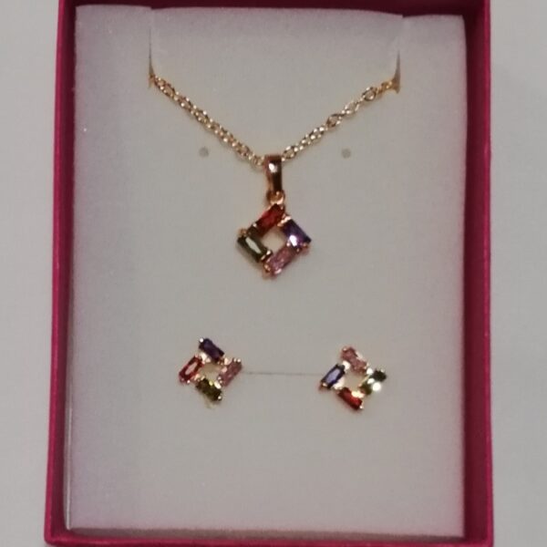 Chain, Pendant & Earring Set. Gold Plated