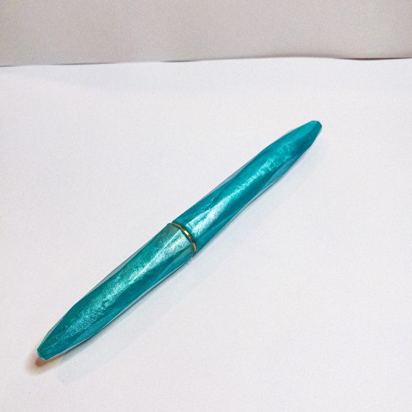 Alternative view of Lacrimosa Glacier Fountain Pen